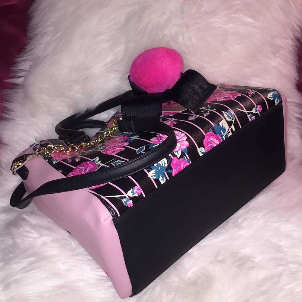 💞👜Luv Betsey Johnson Rosebud satchel purse👜💞 - Picture 4 of 8